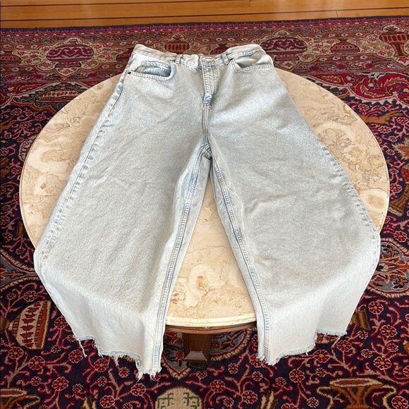 Zara High Waist Extra Wide Leg Frayed Hem Light Wash Jeans 32” - Picture 1 of 10